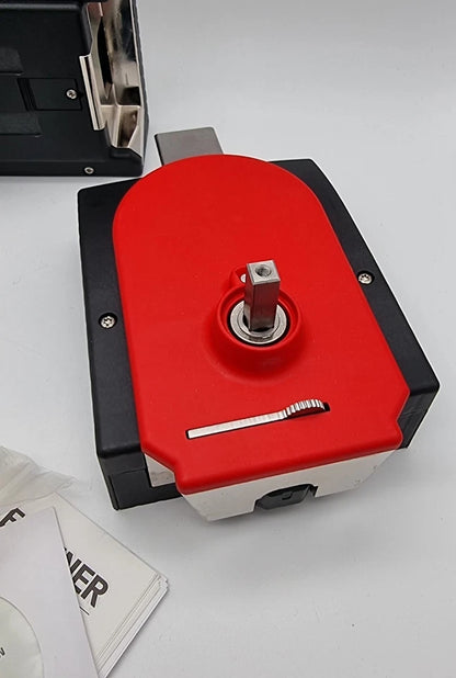 Euchner 110075 MGB-L2H-APA-L-110075 Zuhalteset, multifunktionale Sicherheitsschaltgeraet Modul, auf weißem Hintergrund