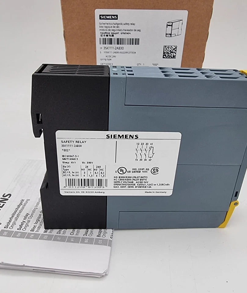Siemens 3SK1111-2AB30 SIRIUS Sicherheitsschaltgerät 24 V AC/DC in original packaging with manual and box