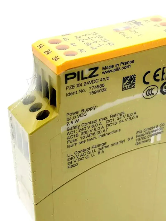 Pilz PZE X4 24VDC Kontakterweiterung with safety label and specifications, featuring screw terminal connections.