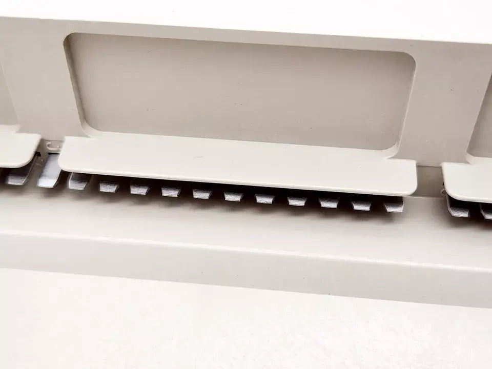 Close-up of Siemens 6ES5470-7LA12 SIMATIC S5, 470 Analog Output module, part of the S5-115U/F PLC series with 8 outputs.