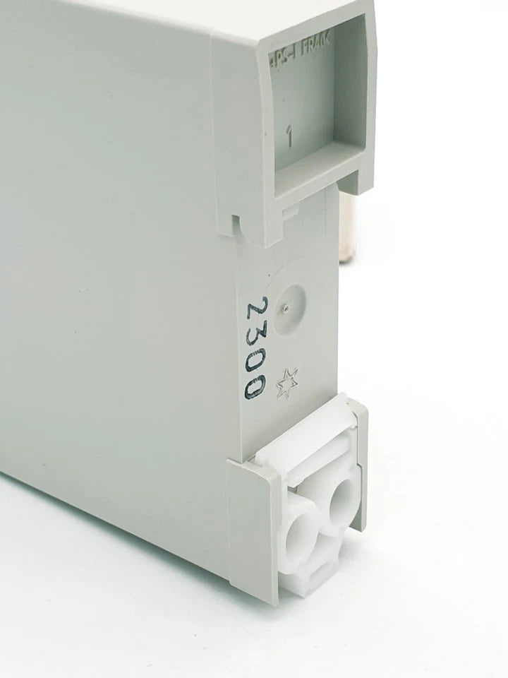 Side view of ABB 1SVR550824R9100 CM-PFE Phasenfolgeüberwachungsrelais 1We in packaging, showing model details and connectors.