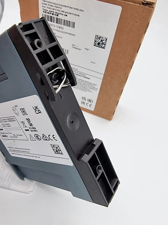 Siemens 3RN2010-1CW30 Thermistor-Motorschutzrelais Kompakt-Auswertegerät AC/DC showing product details and packaging.