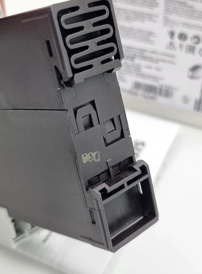 Siemens 3TK2824-1AJ20 SIRIUS Sicherheitsschaltgerät AC 115 V, neues originalverpacktes Sicherheitsgerät.