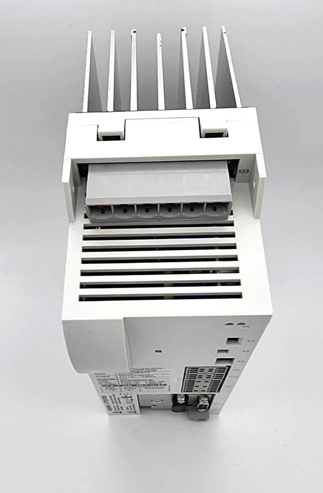 Lenze 13470118 ECSEA004C4B Achsmodul 4.0A, Servo-Achsverstärker in Originalverpackung, Ansicht von oben