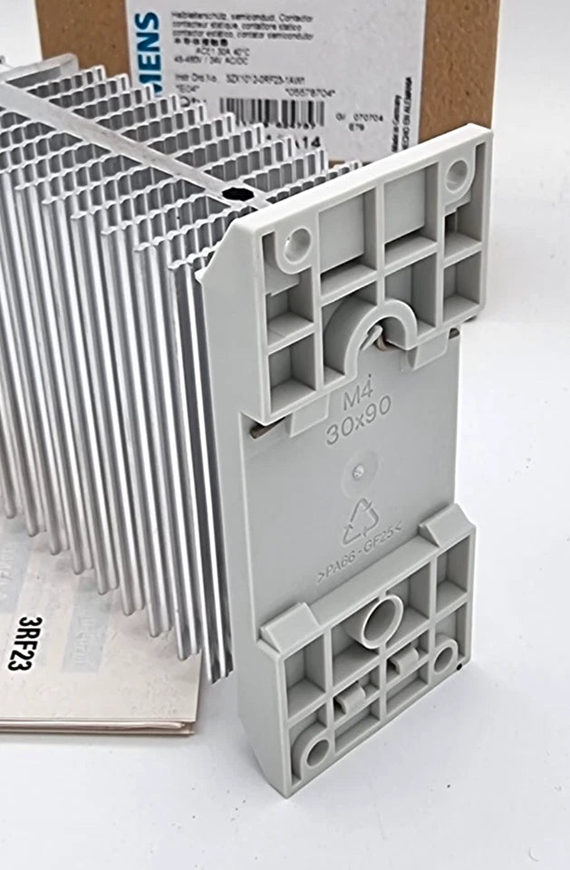 Siemens 3RF2330-1AA14 Halbleiterschütz 30A 48-460V, neu und originalverpackt, Single-Phase Solid State Contactor