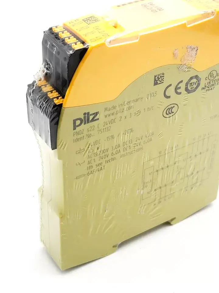 Pilz 751132 PNOZ S22 C relay expansion module for PNOZsigma systems, yellow casing, compact design, YOM2021.